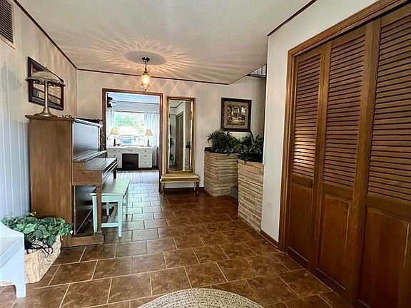 3rd image of 309 Wildwood Ln