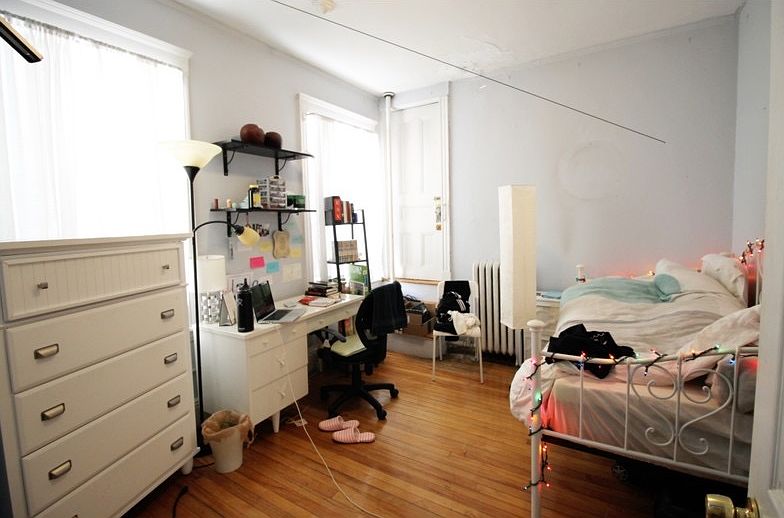 2nd image of 15 Thatcher St