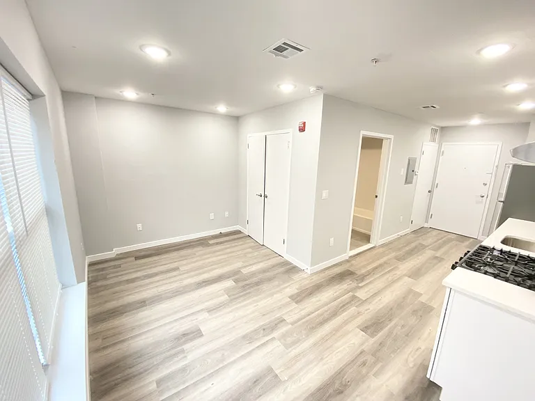 96 16th Ave #505 — Photo 5