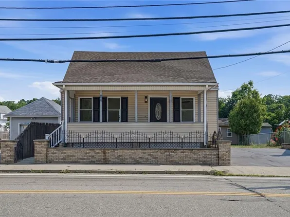 902 Main St, West Warwick, RI 02893