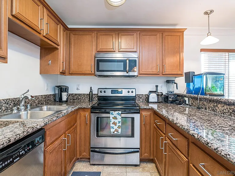 800 N Mollison Ave N #35 — Photo 9