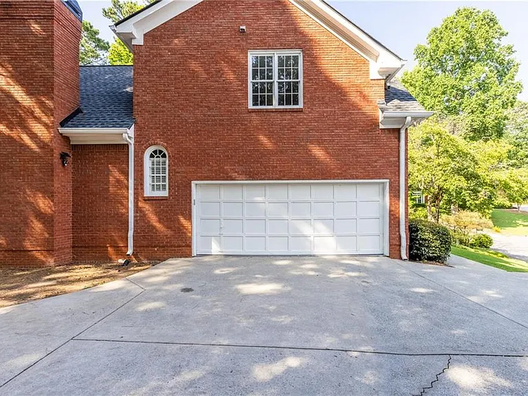 2560 Hamptons Run — Photo 2