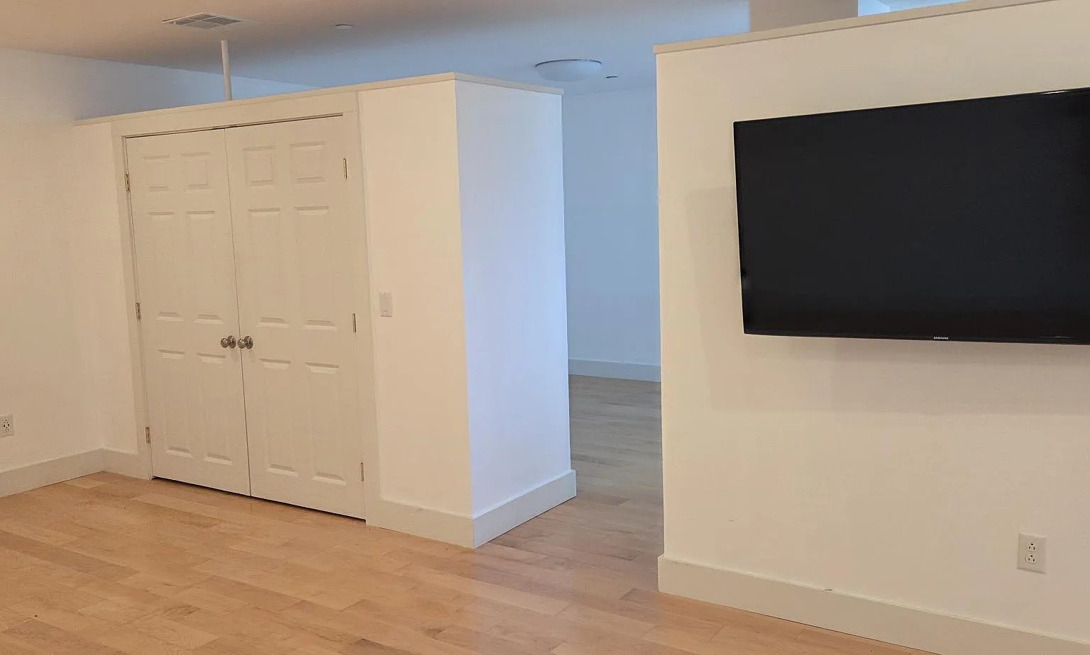 1 bed, 1325 sqft, $2,300 — Photo 2