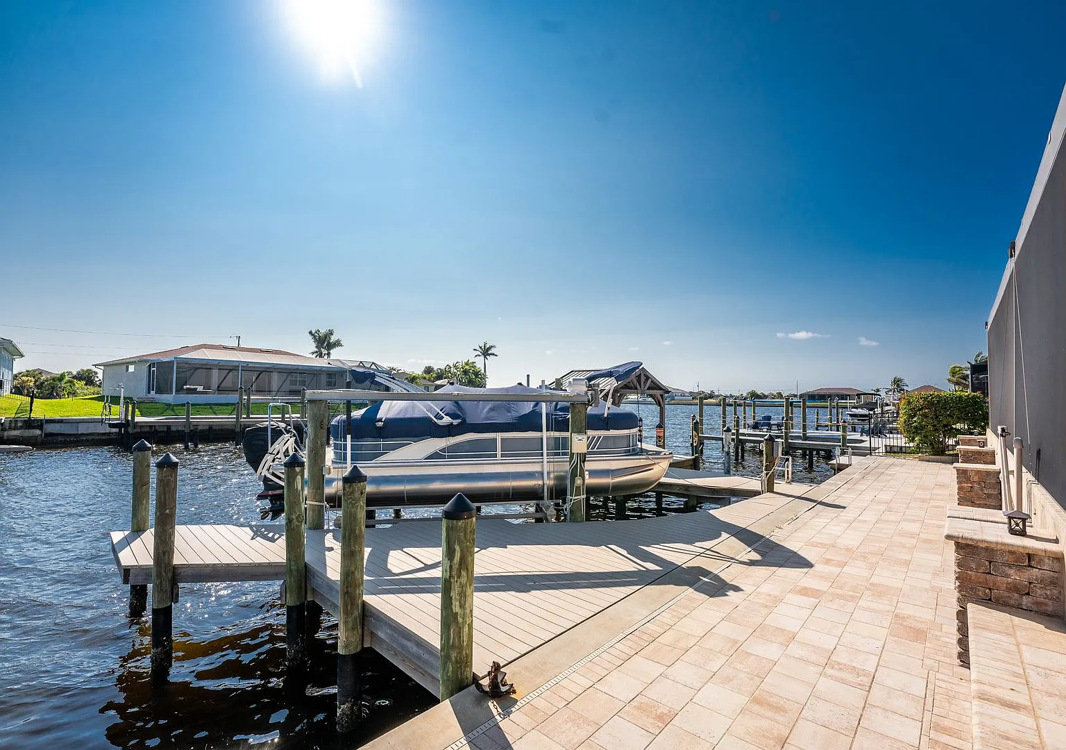 Gulf Access, Waterfront Escape Awaits — Photo 3