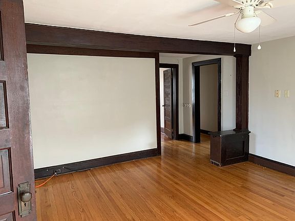 4th image of 213 Clarendon St #2