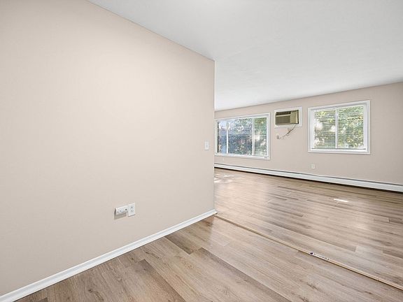 5th image of 721 Cedarwood Ter #725-B
