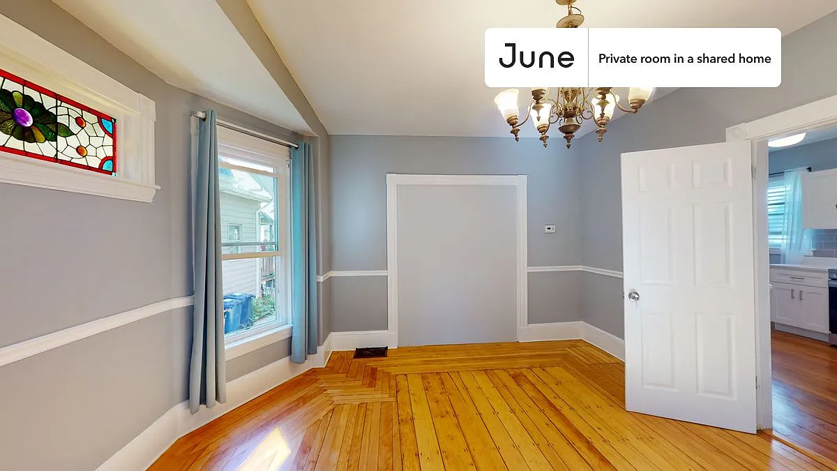 Queen bedroom in 7 bed/2 bath home in Allston #1321 B — Photo 4