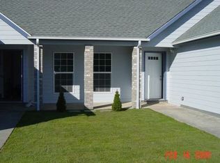 205 Rolling Hills Rd, Roseburg, OR 97471