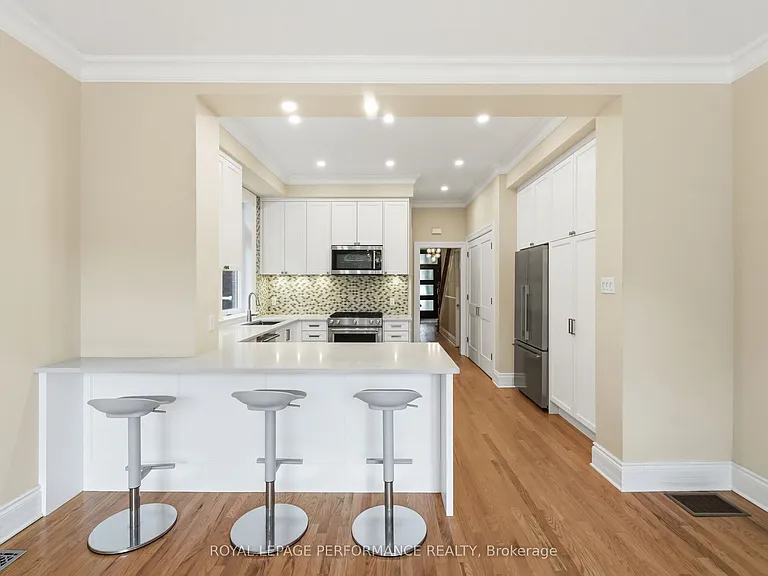 284 Crichton St — Photo 16