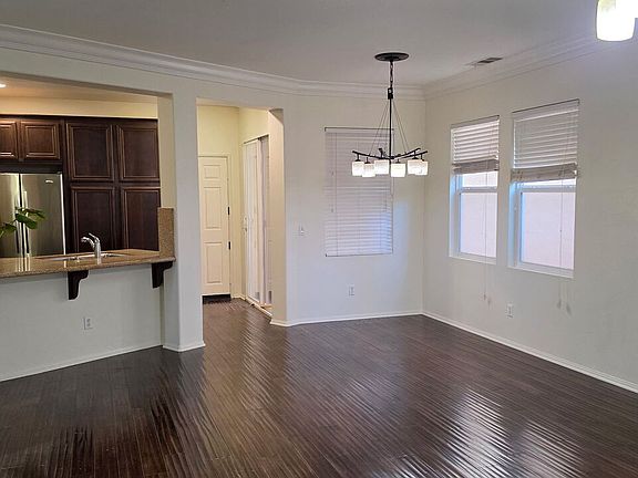 4th image of 15916 Begonia Ave