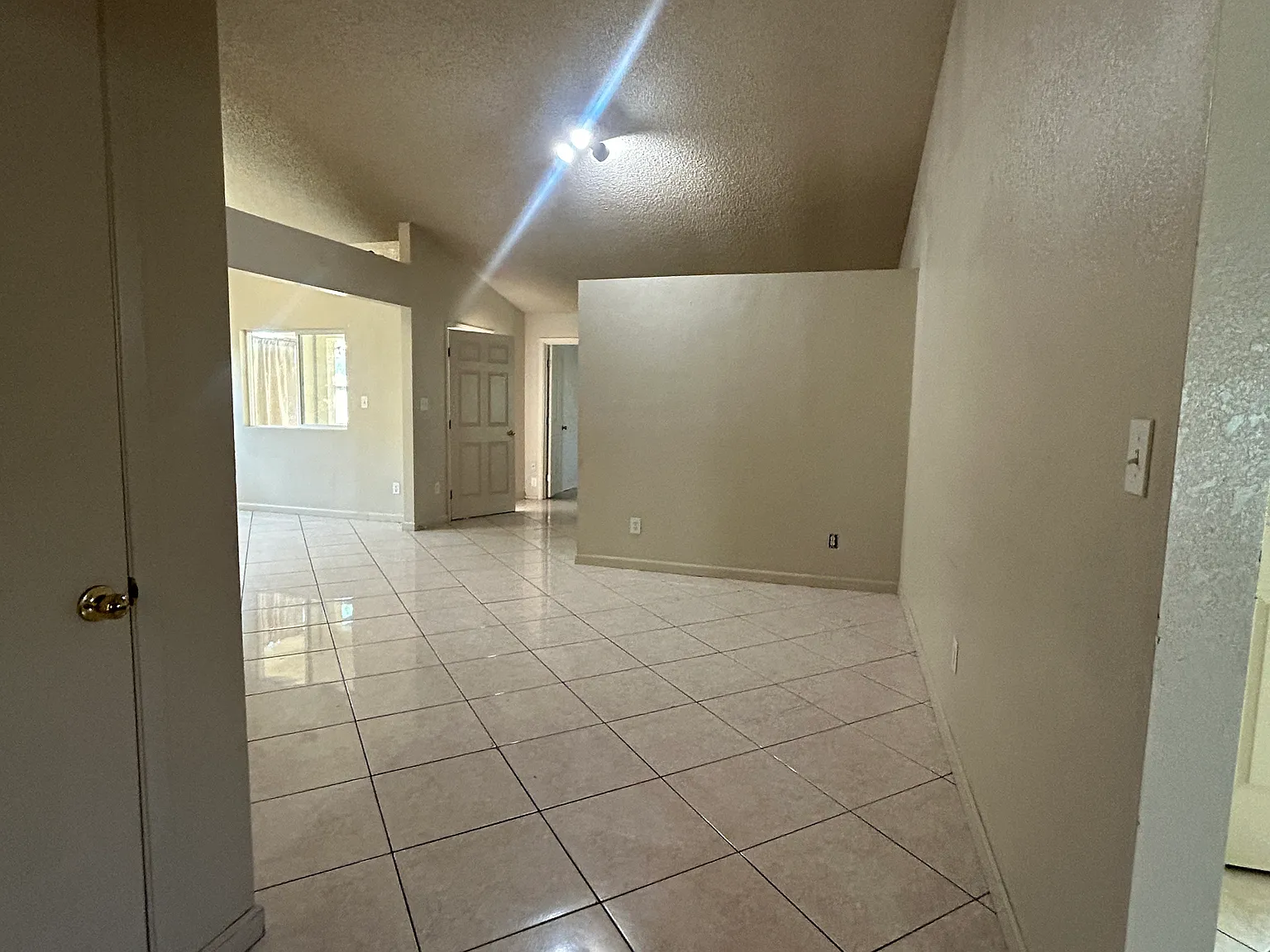 4 bed, 1345 sqft, $2,200 — Photo 2