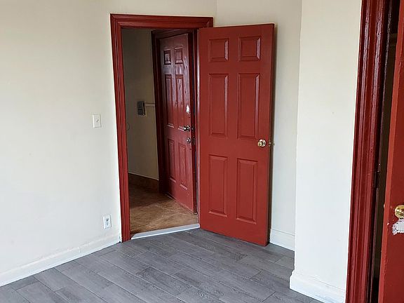 4th image of 722 E 181st St