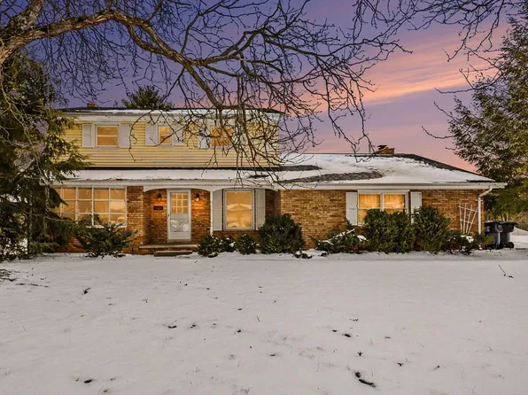 3427 W Valley View Dr, Saint Joseph, MI 49085