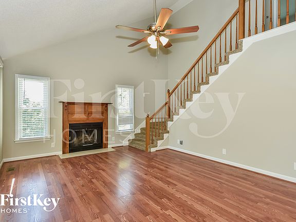 3rd image of 609 W Creek Dr