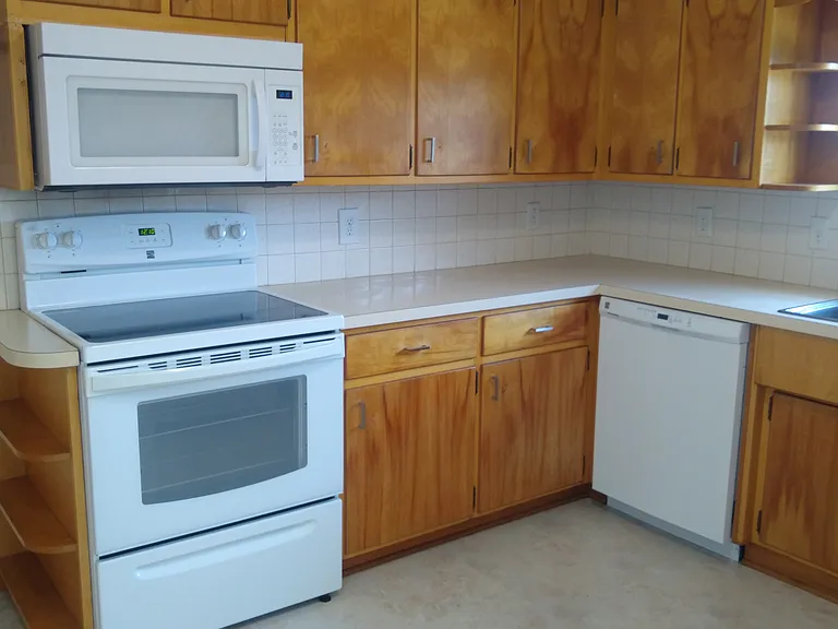 355 Avalon Dr — Photo 5