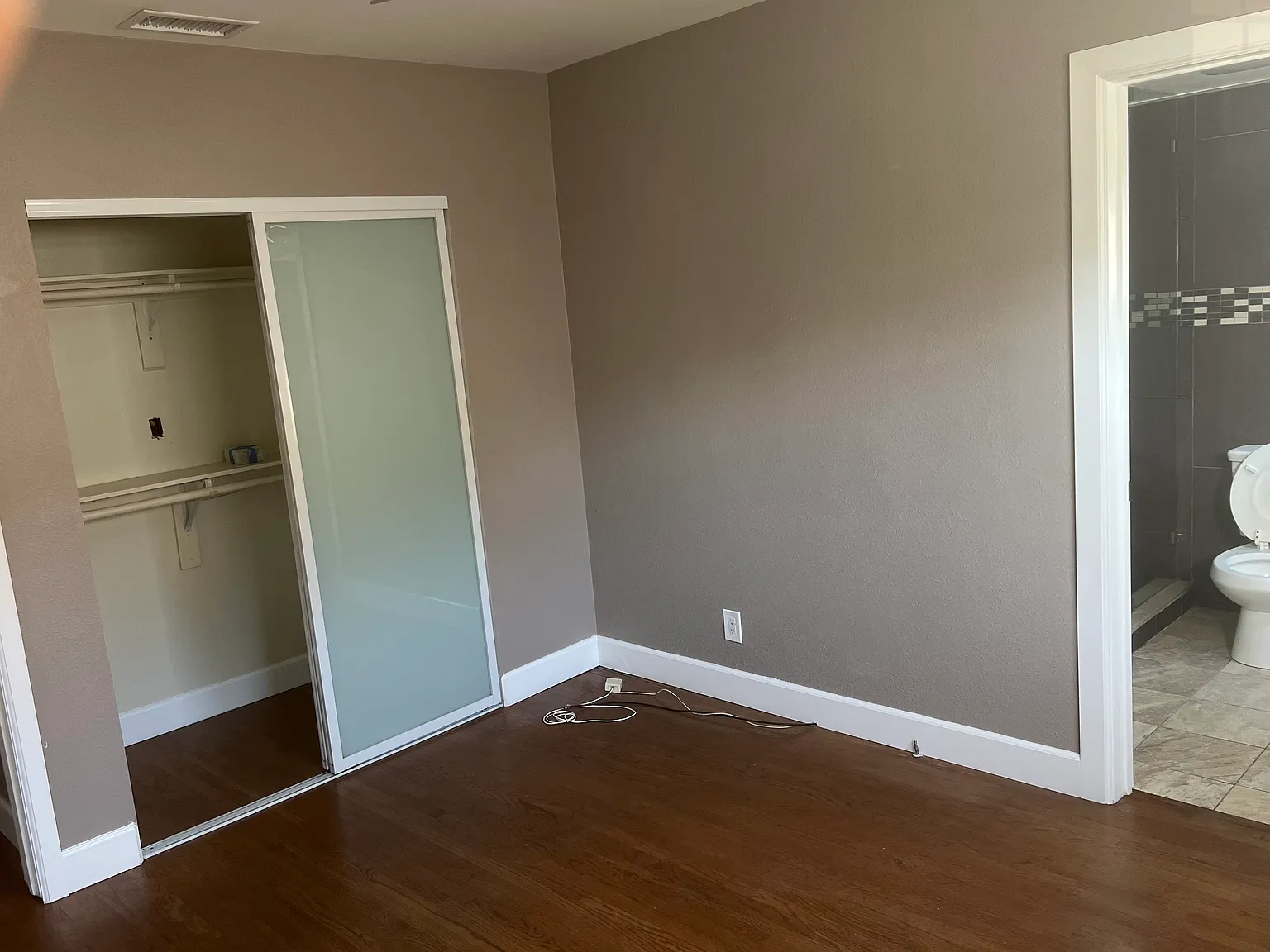 3 bed, 1402 sqft, $4,500 — Photo 3