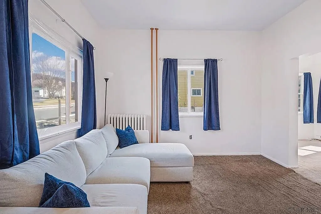 3 bed, 1250 sqft, $740 — Photo 1