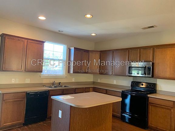 5th image of 1016 Bridlewood Farms Pkwy