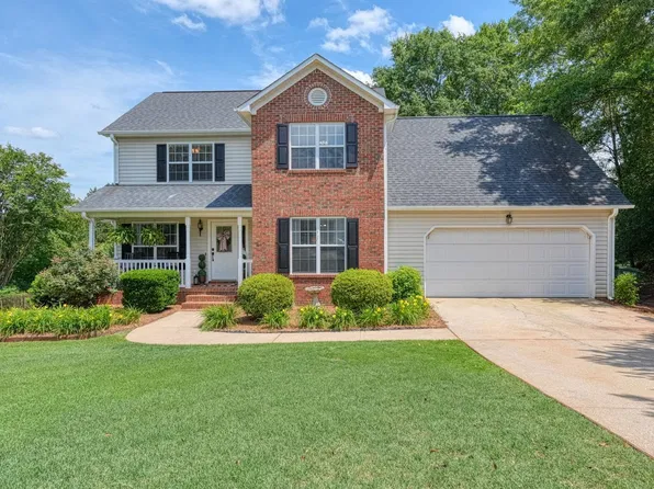 215 Doral Ct, Spartanburg, SC 29301