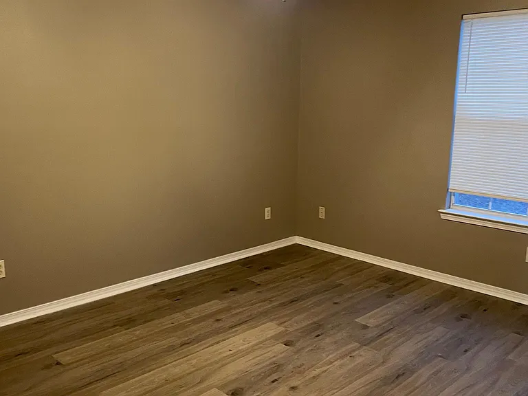 1029 Kelley Dr — Photo 8