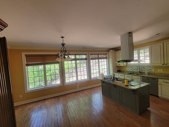 5th image of 524 Reed Rd