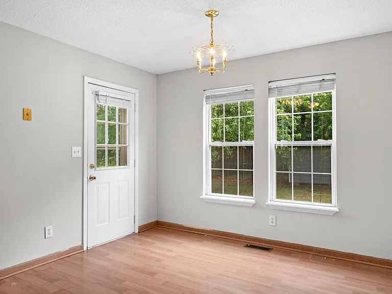 409 Kelsey Dr — Photo 10