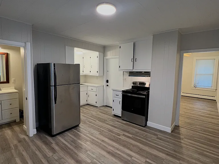 98-100 School St #100C — Photo 2