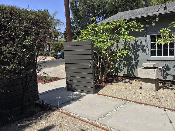 Zen like front yard with fountain #1