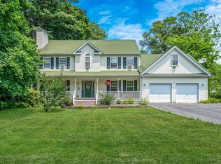 4 Ariel Ct, Rocky Point, NY 11778