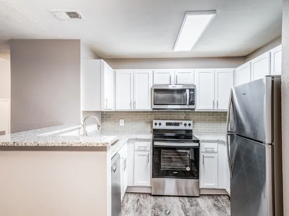 The Pointe at Stafford Apartment Homes