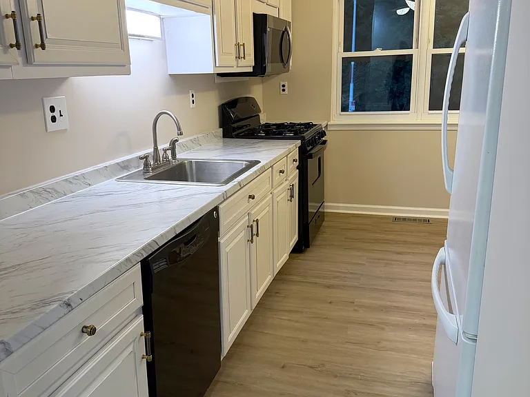 11720 Kelvin Ave — Photo 5