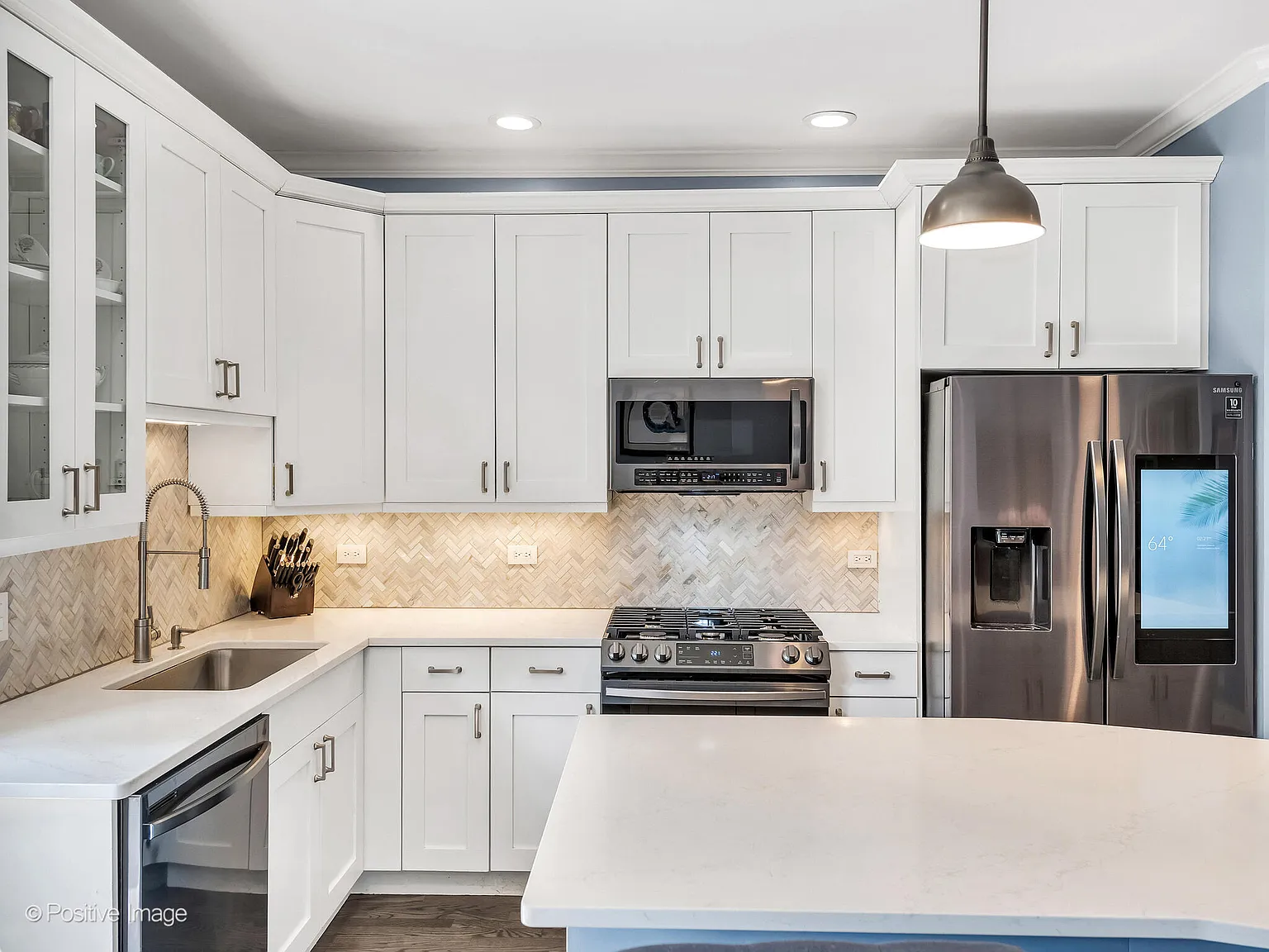 2 bed, 1350 sqft, $4,000 — Photo 4