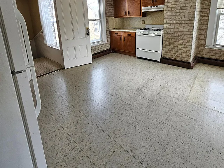 145 Grove St #2 — Photo 4