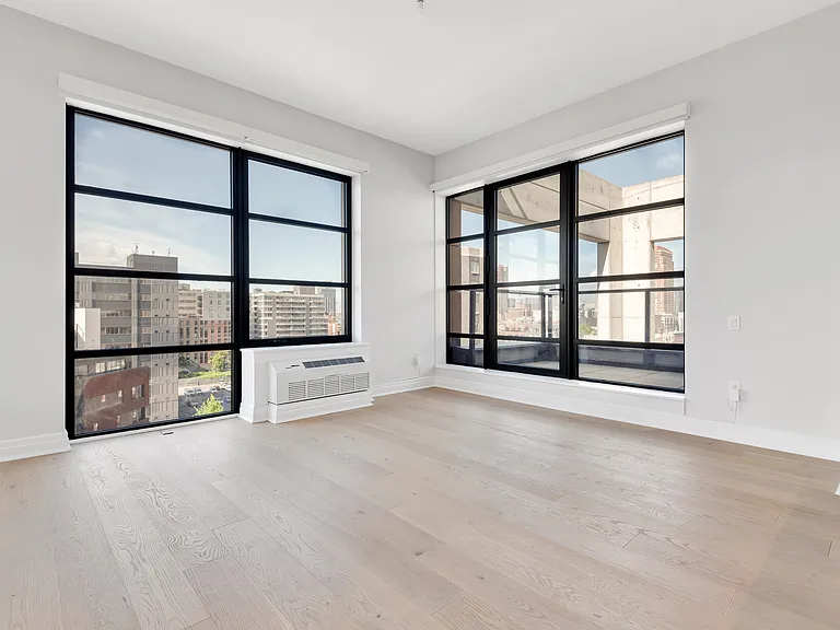 1333 Jackson Ave #10B — Photo 3