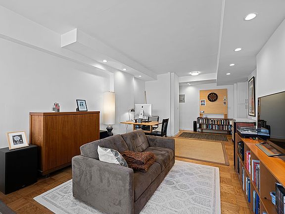 4th image of 7 E 14th St APT 18J