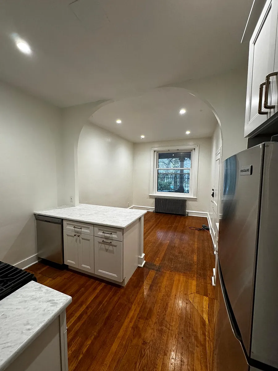 Building Photo - 4619 Spruce St #1F