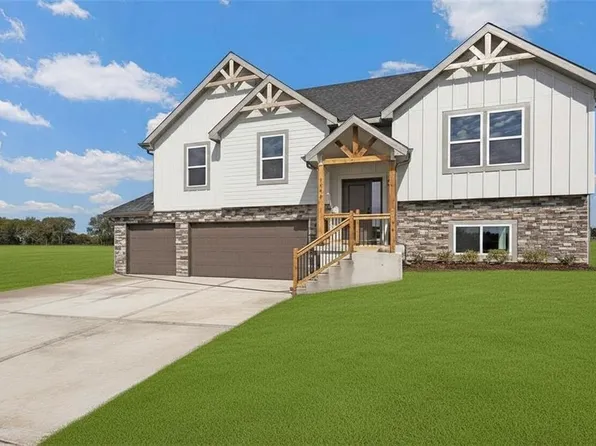 109 SE Nelson Dr, Blue Springs, MO 64014