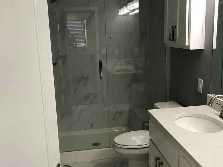 1108 W 45th St #6 — Photo 15