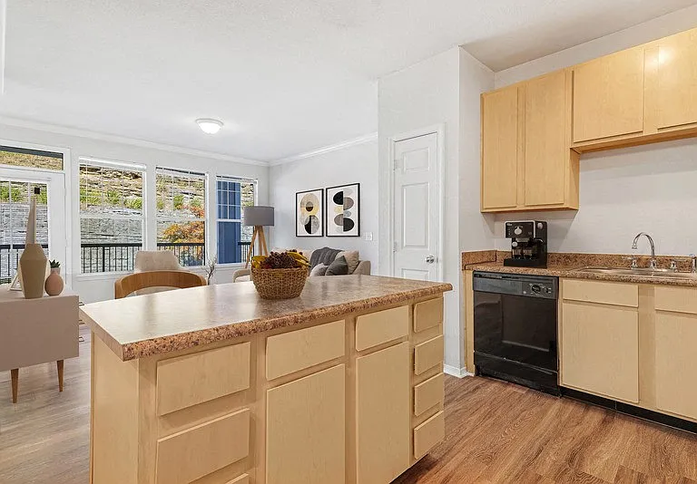 Hickory Point Apartments — Photo 16