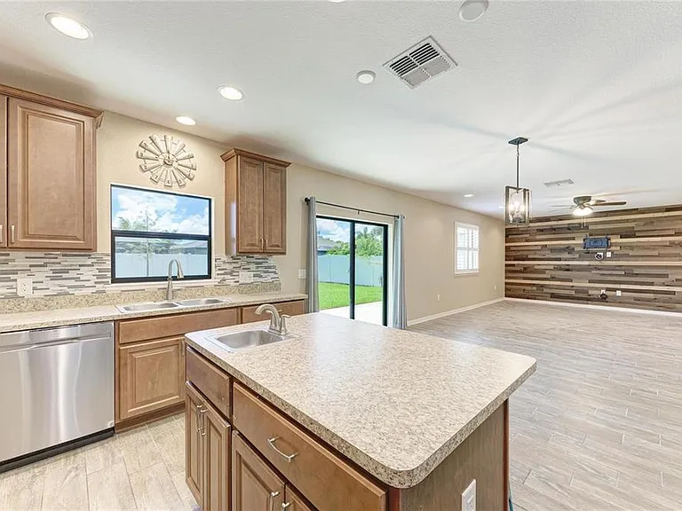 2084 La Palma Ave — Photo 10