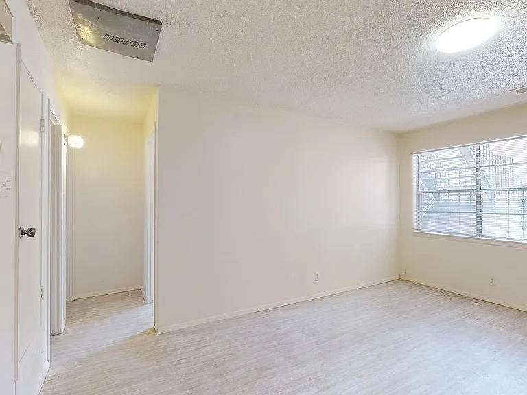 Zodiac Apartments — Photo 7