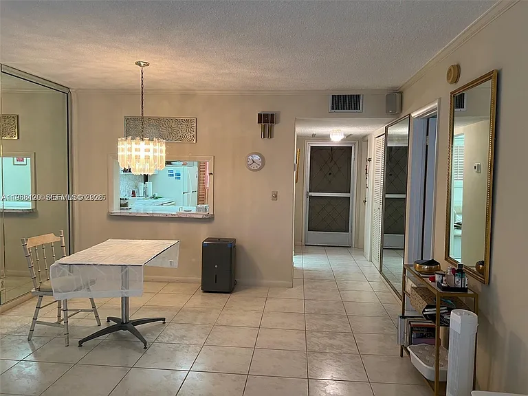215 SE 3rd Ave #3-D — Photo 4