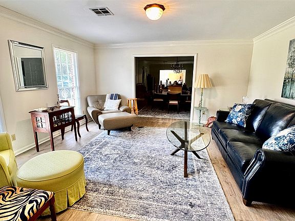 3rd image of 3000 Old Farm Rd