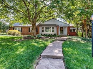 2 Westridge Ct, Saint Louis, MO 63124