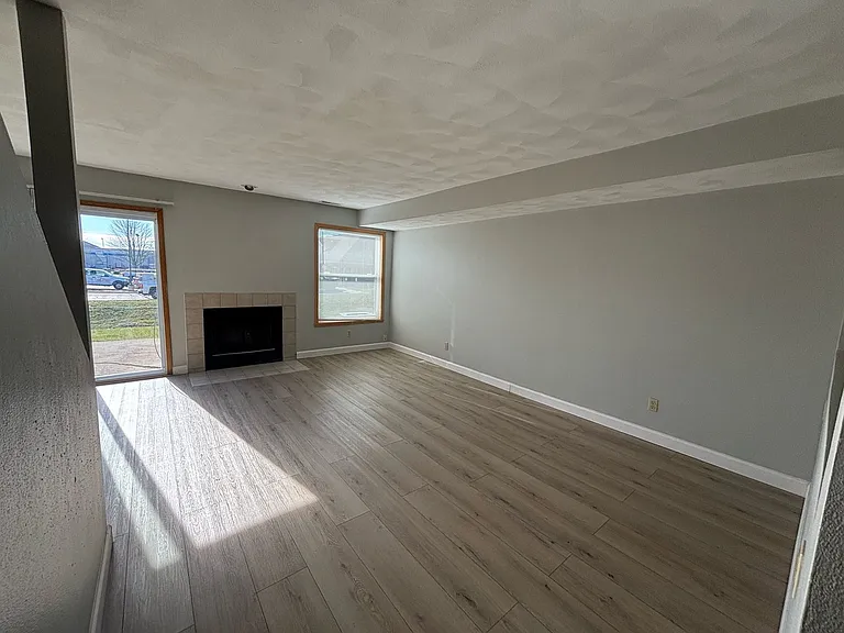 386 Amphitheater Dr — Photo 7