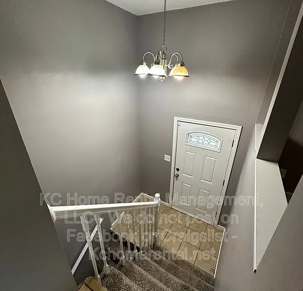 424 NE Lakeview Dr — Photo 26