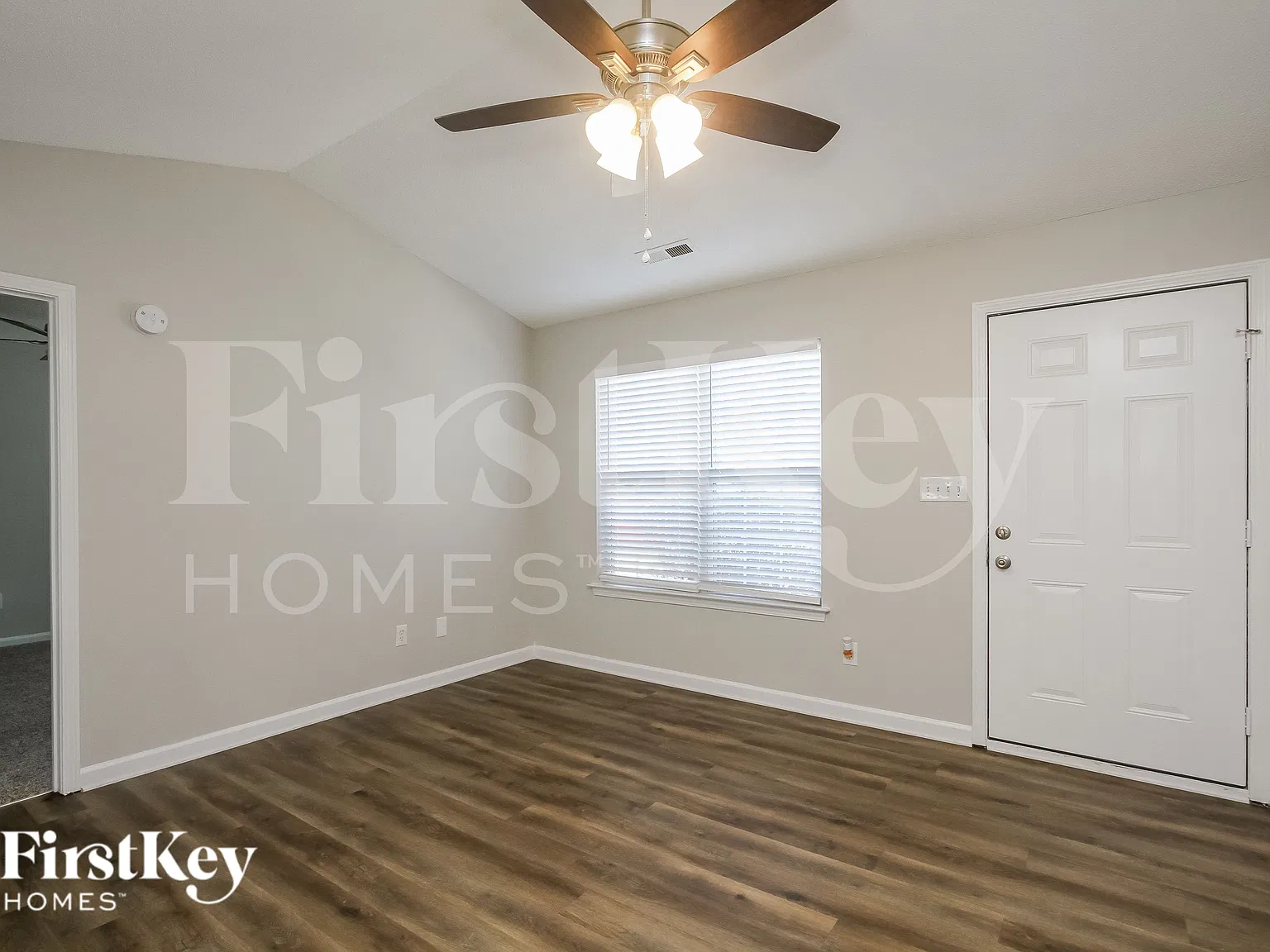 3 bed, 2.0 bath, 1183 sqft, $2,035 — Photo 4