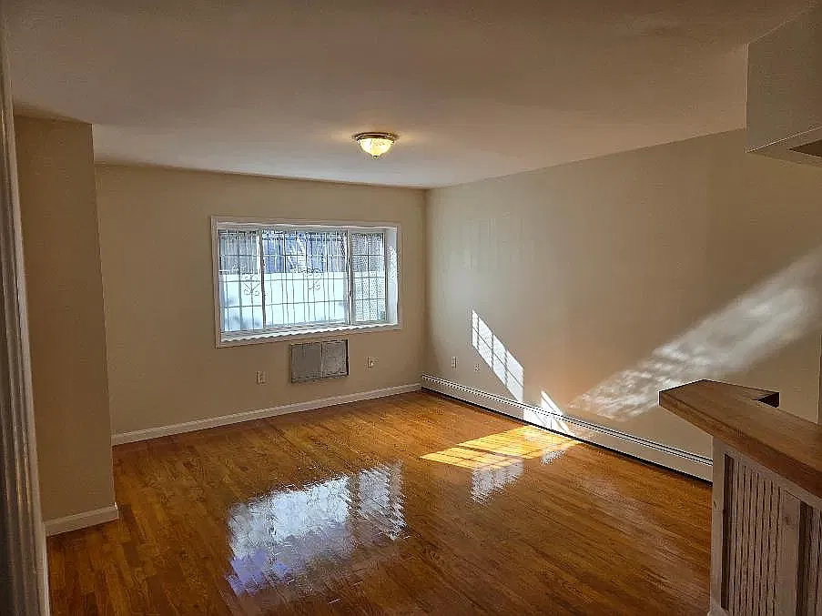 327 Fenimore St — Photo 4