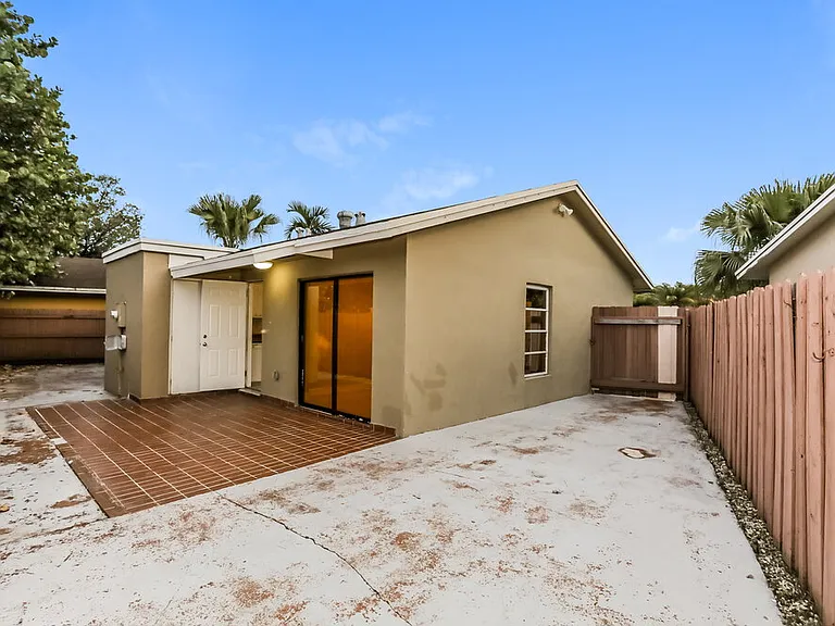 4205 SW 137th Ct — Photo 18