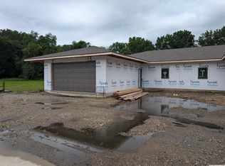 536 River Bend Ct, Mason City, IA 50401